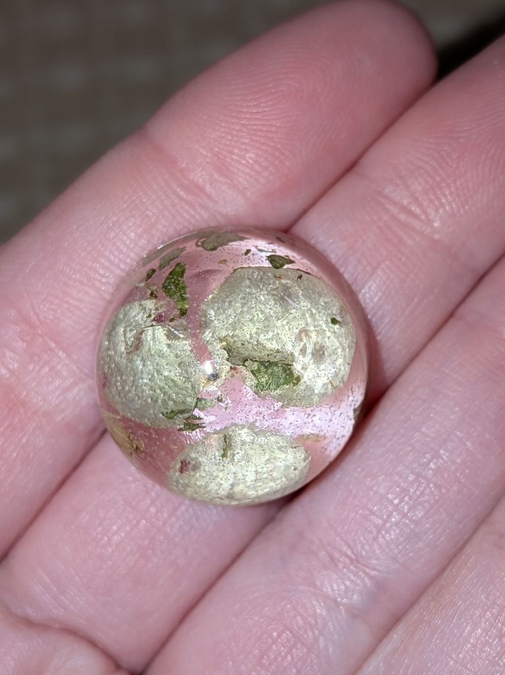 🌿 Little Handmade Plant & Floral Resin Sphere - Picture 4 of 4